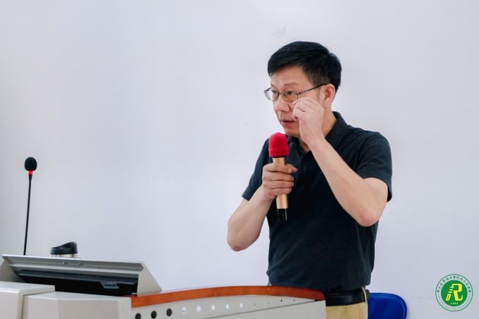 5d8ca348259b0.jpg 老师讲课.jpg