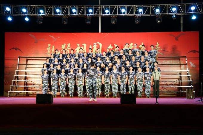 5d90638792a91.jpg 外国语.jpg