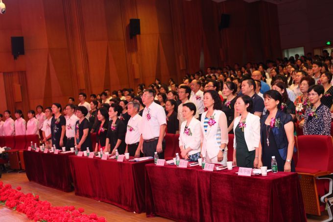 5d833f286ddee.jpg 一首慷慨激昂、振奋人心的国歌为本次成立大会拉开帷幕.jpg