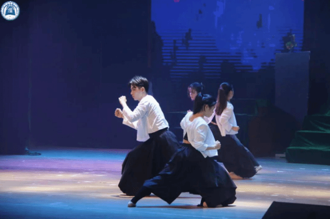 5dfc32efb0444.png 18.png