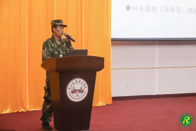 5bf222e9778a1.png 2.png