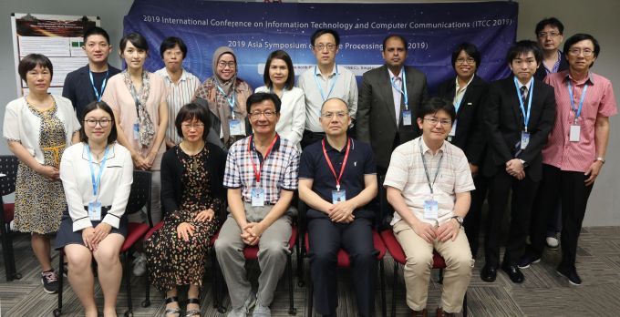 5d6c8a920fbf6.jpg 会议合照.jpg