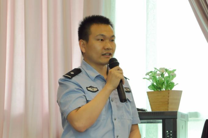 从化区指挥中心警官介绍ppt.jpg